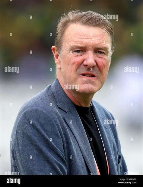 Phil Tufnell .